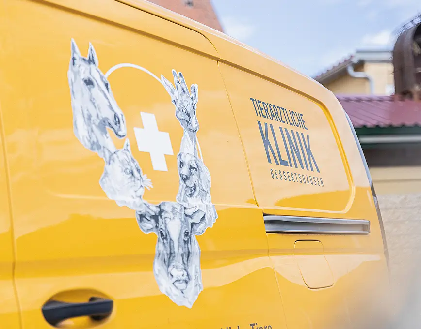 Trasporter der Tierklinik Gessertshausen